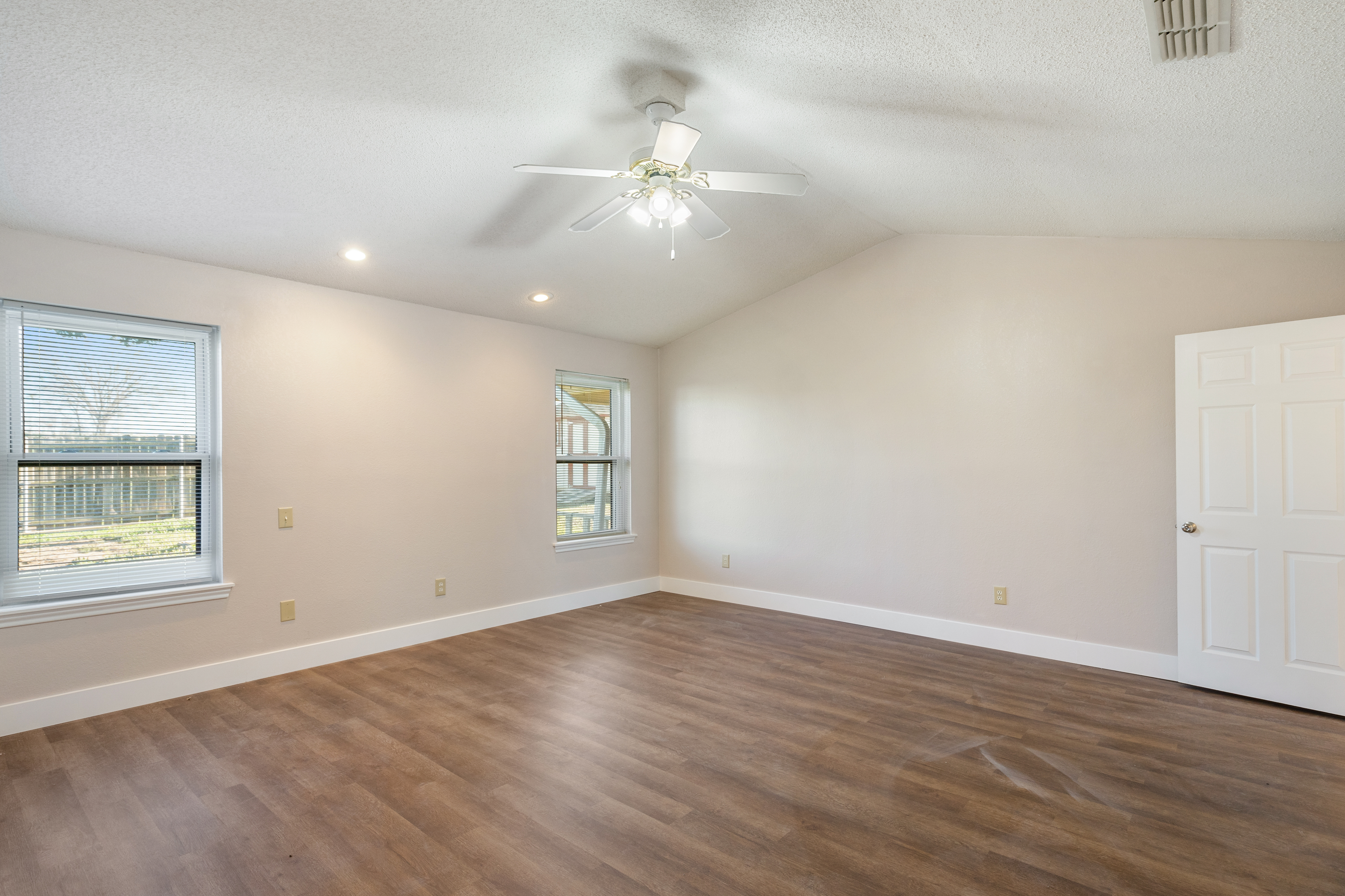 1880 Woodbridge Dr 12