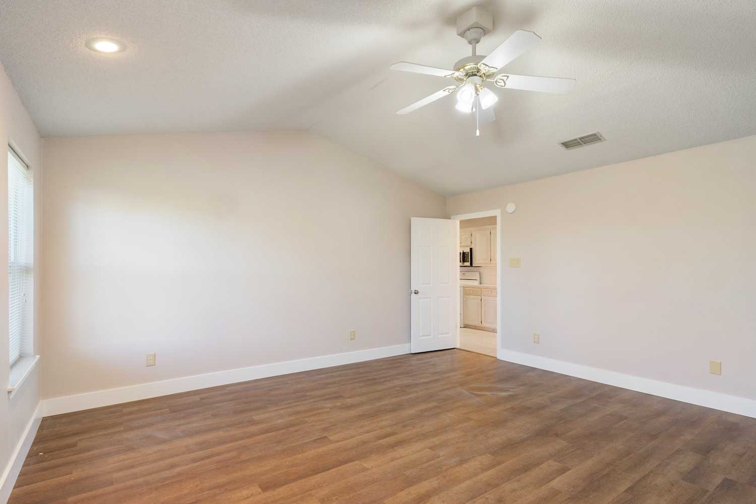 1880 Woodbridge Dr 13