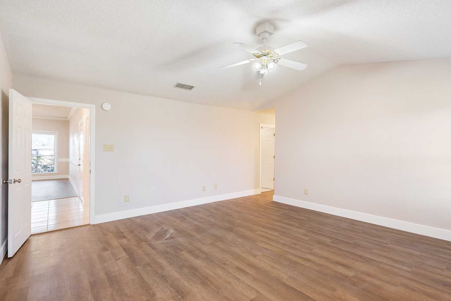 1880 Woodbridge Dr 5