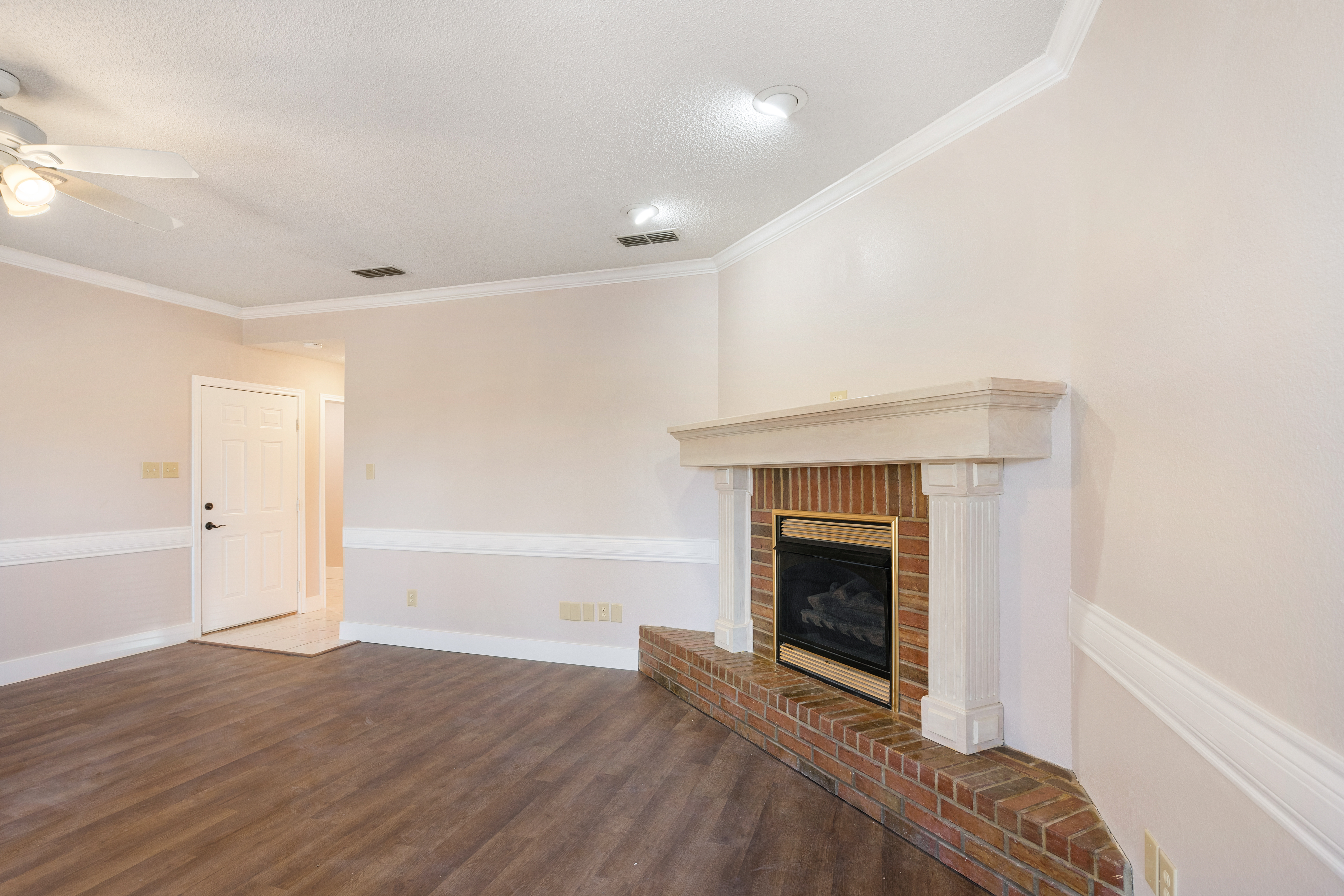 1880 Woodbridge Dr 2