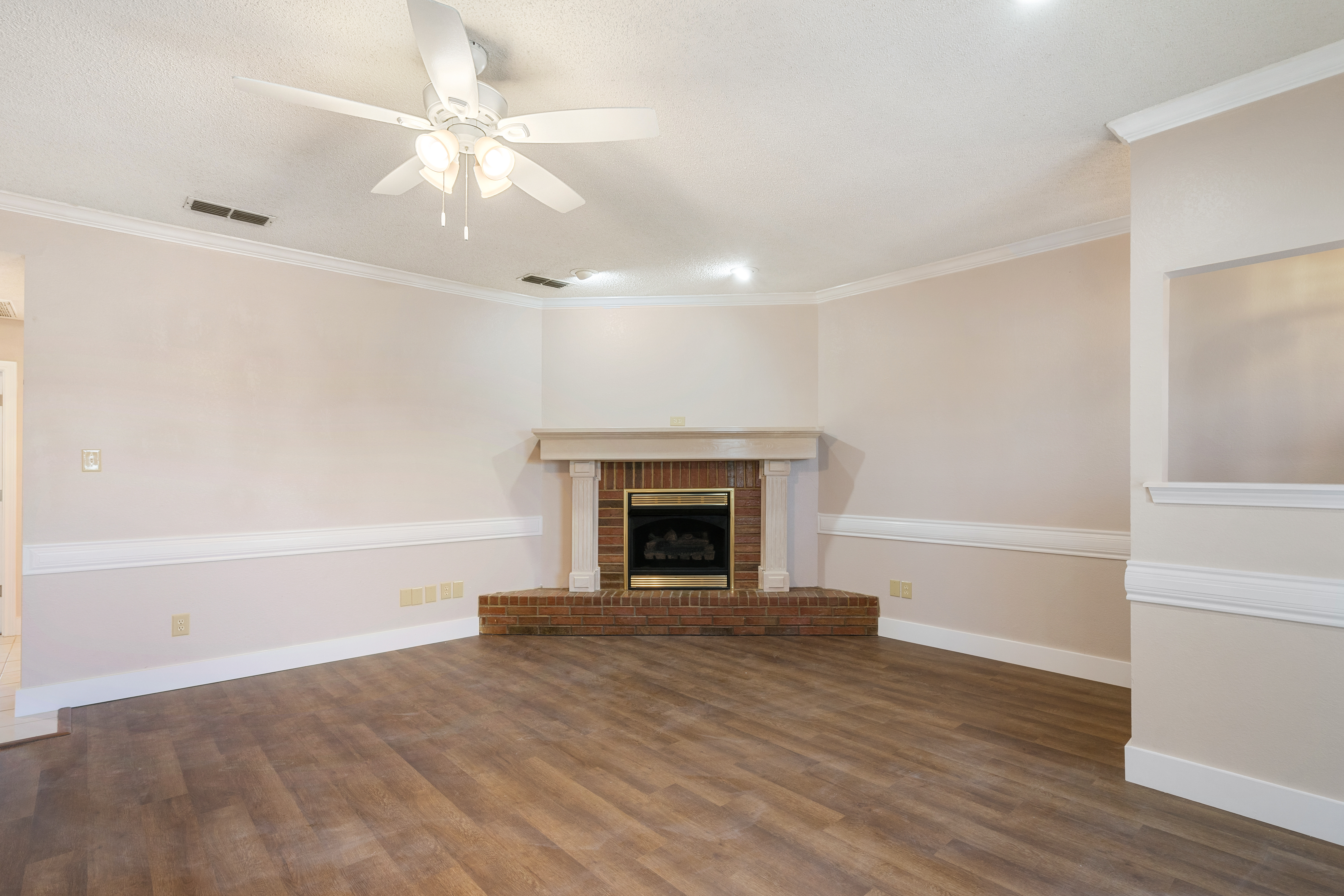 1880 Woodbridge Dr 3