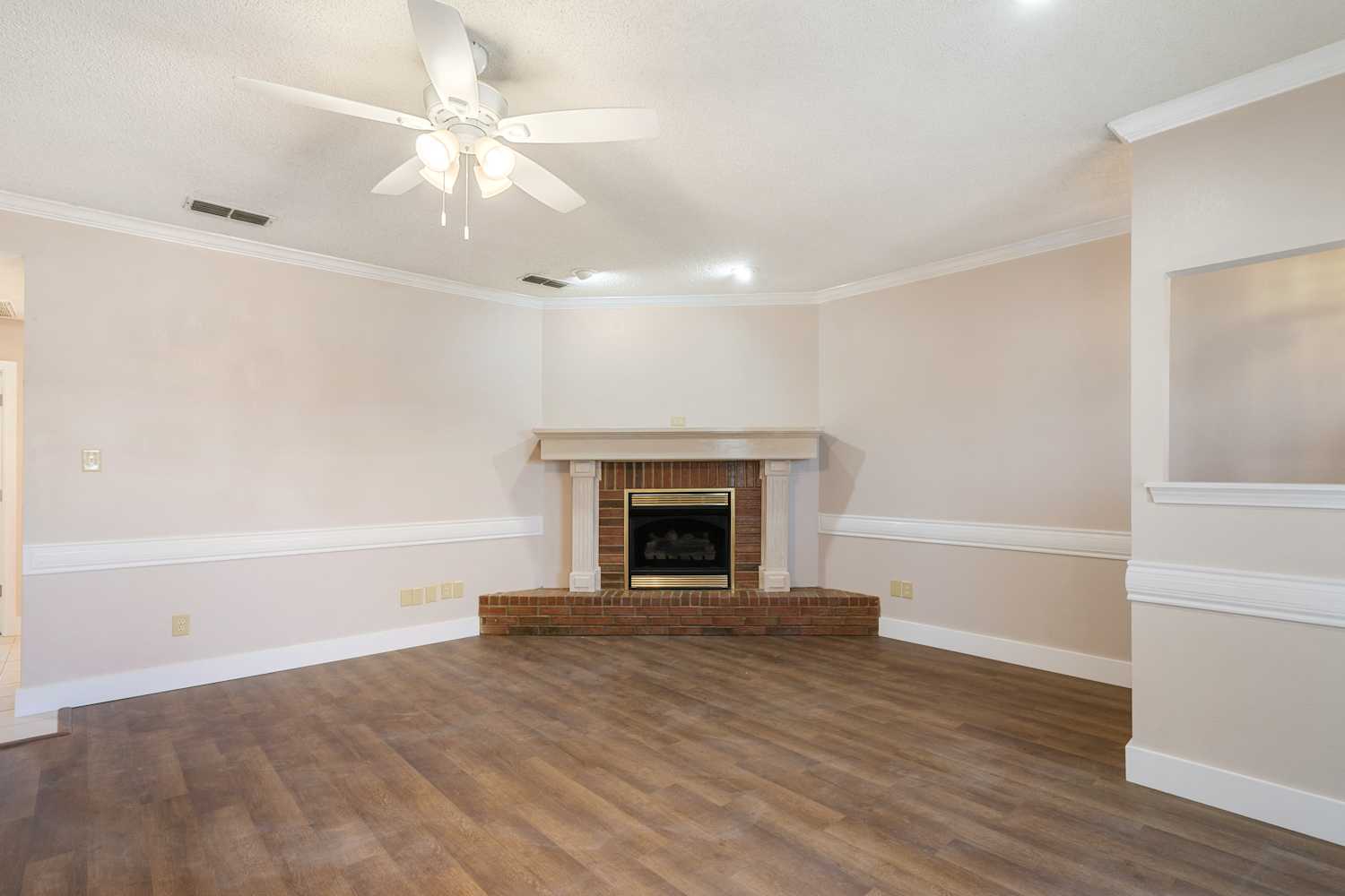 1880 Woodbridge Dr 3