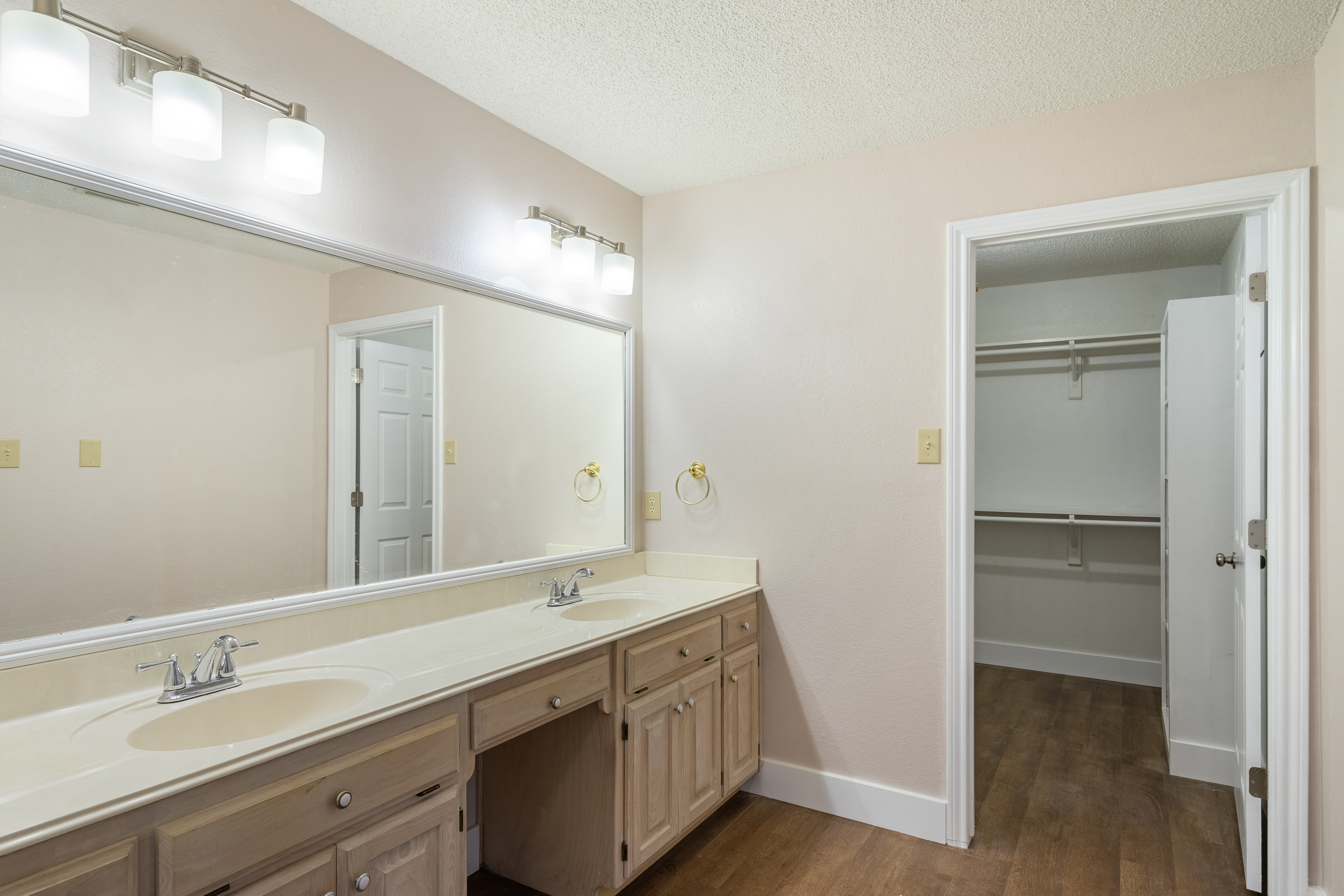 1880 Woodbridge Dr 9