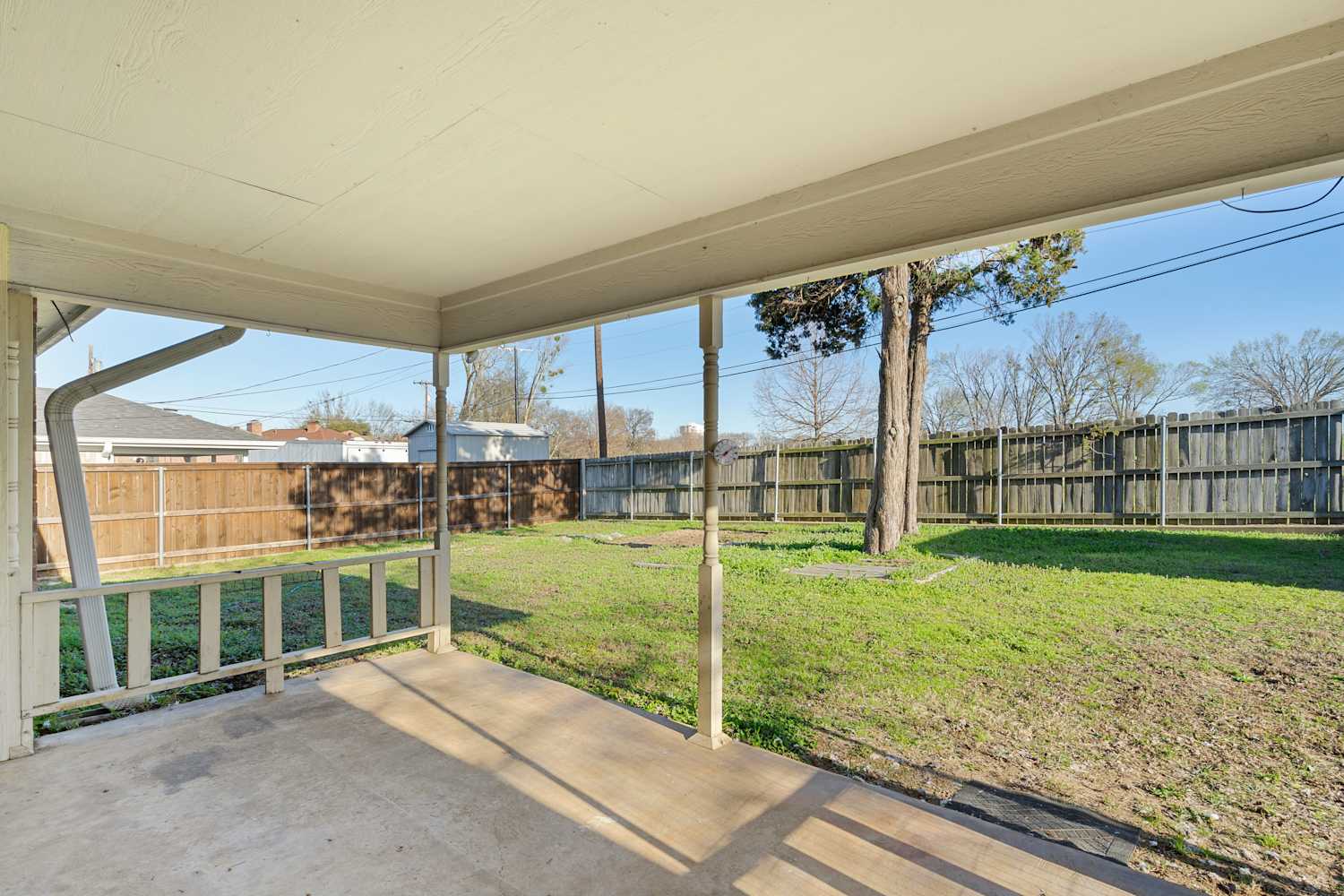 1880 Woodbridge Dr 32