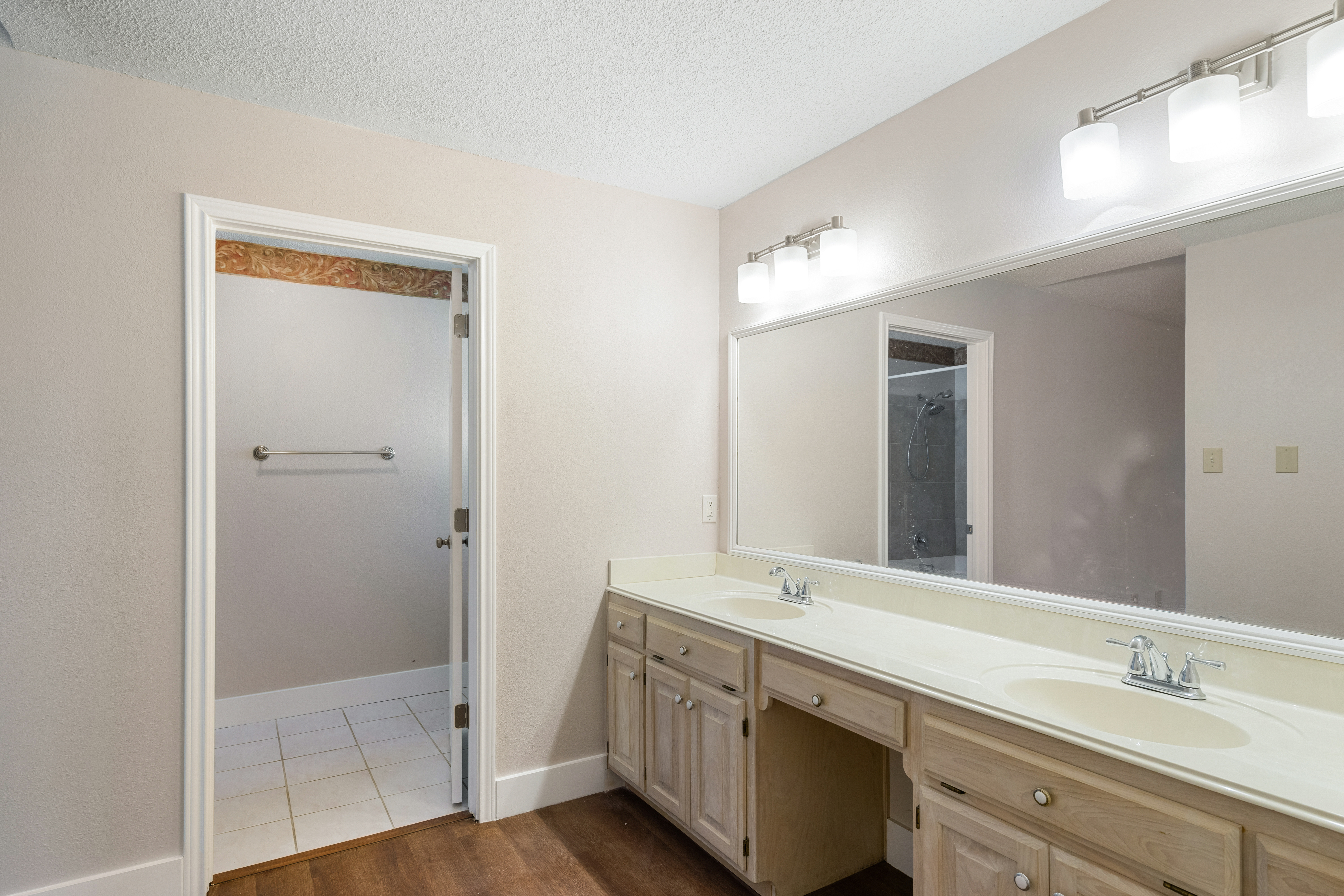 1880 Woodbridge Dr 7