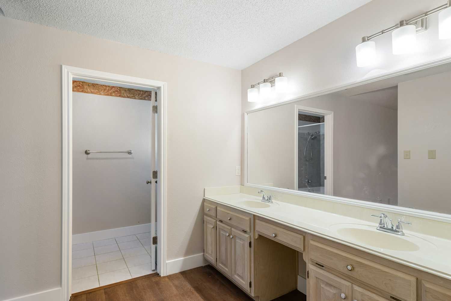 1880 Woodbridge Dr 7