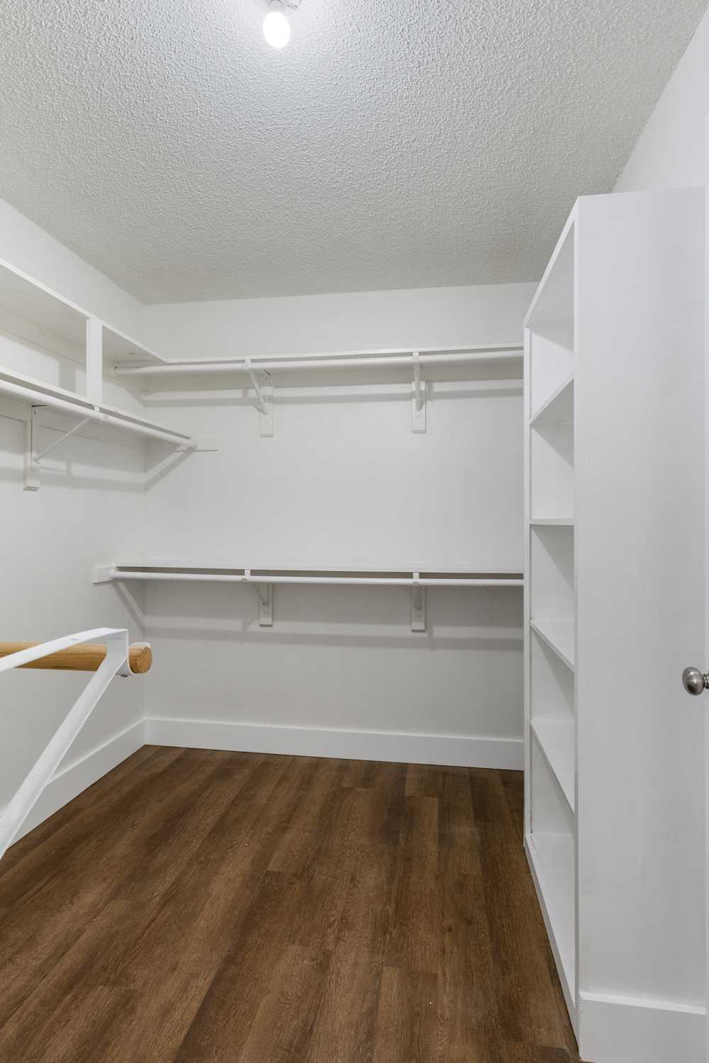 1880 Woodbridge Dr 11