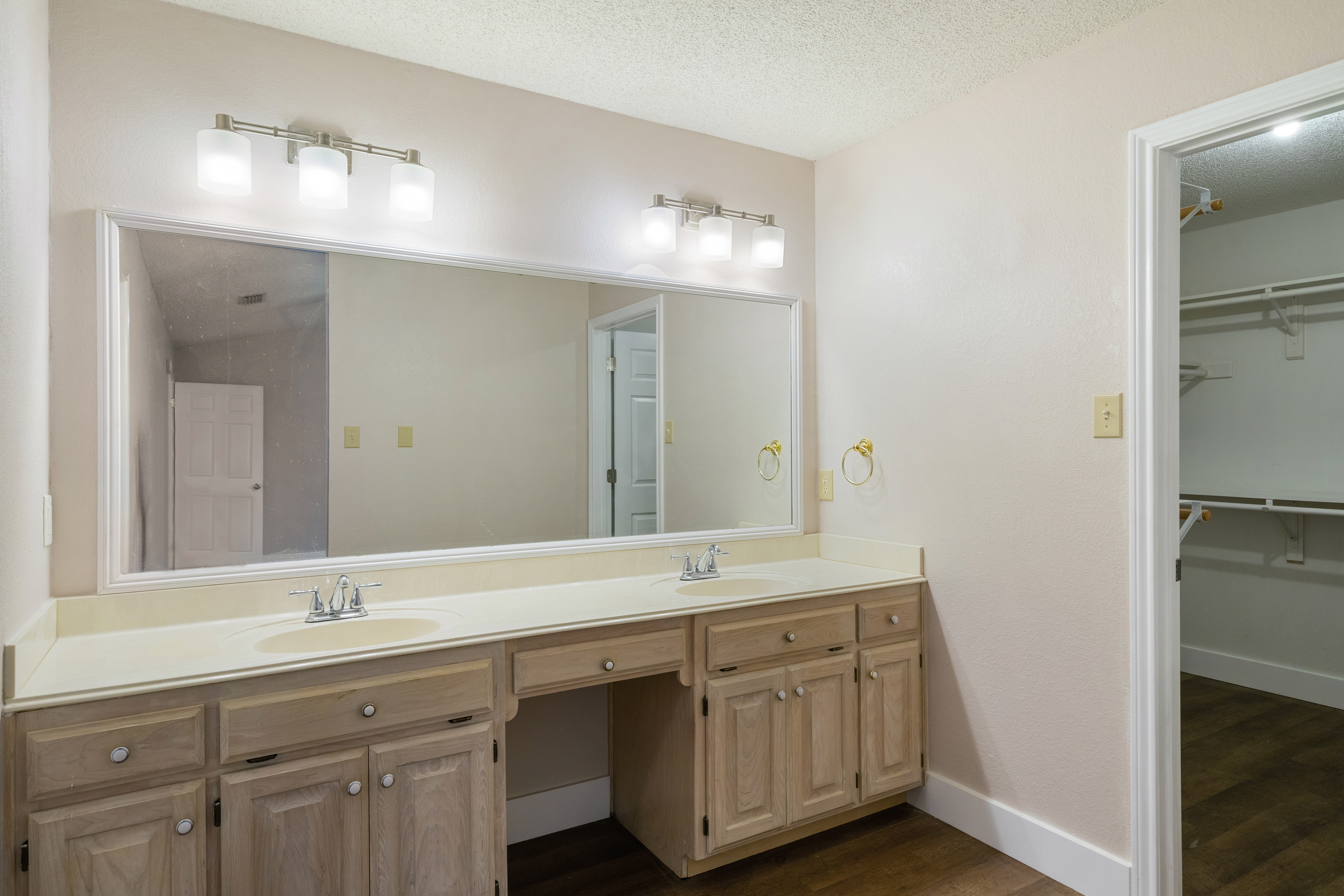 1880 Woodbridge Dr 6