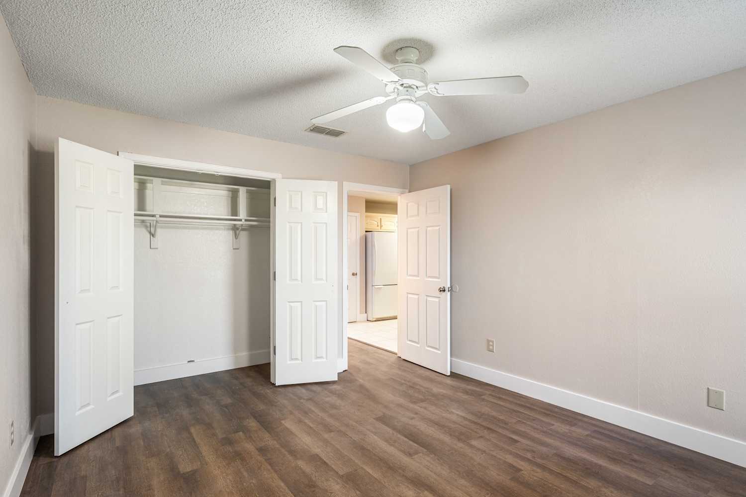 1880 Woodbridge Dr 24