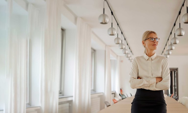 Femme salle de réunion