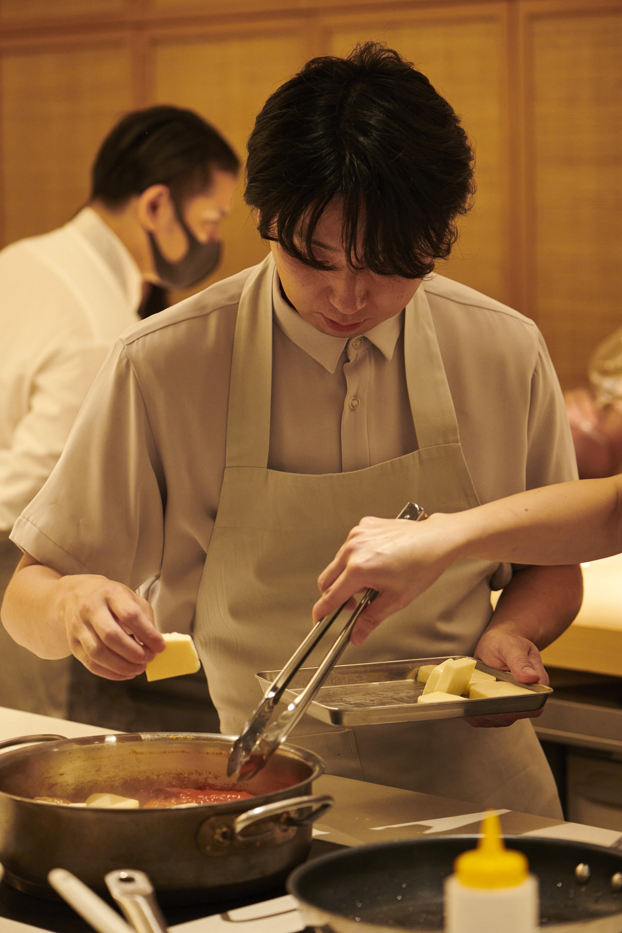 tokotowa table ピッツァイオーラの調理をするCHIUnE古田諭史シェフ