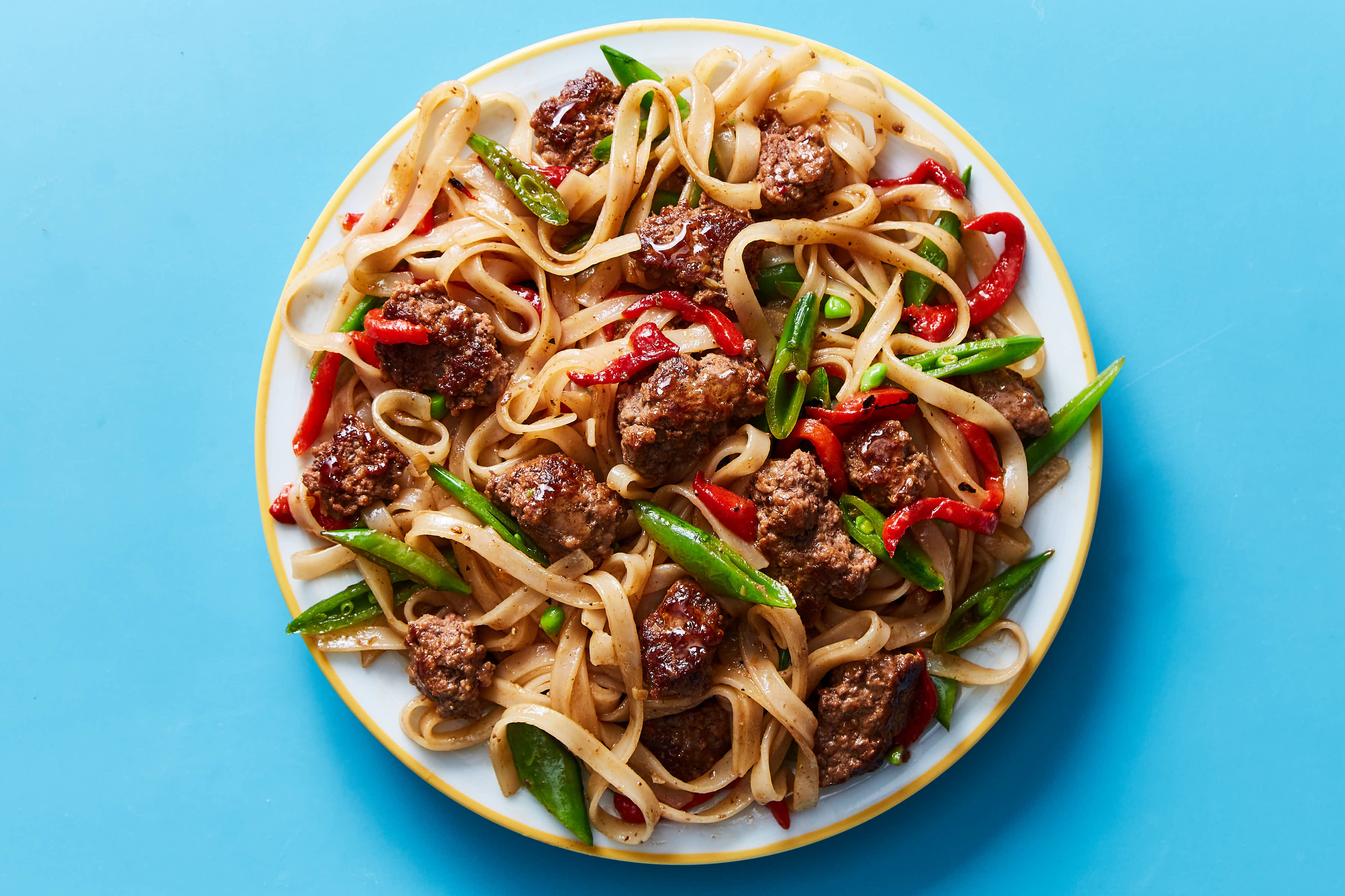 D351Beef & Rice Noodle Stir-Fry with Snap Peas