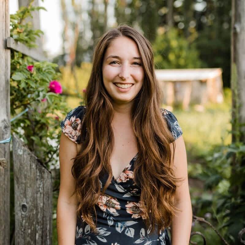 Headshot of Steph Snelling