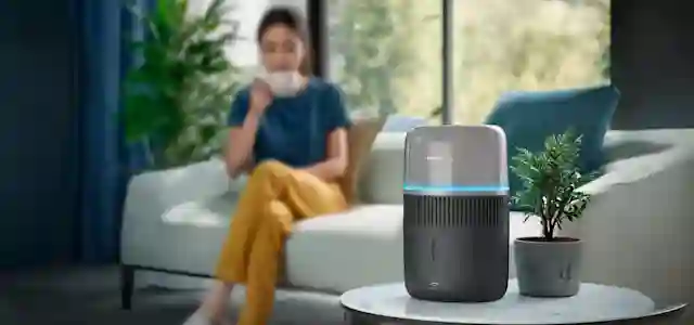 Ilmankostutin modernissa olohuoneessa.