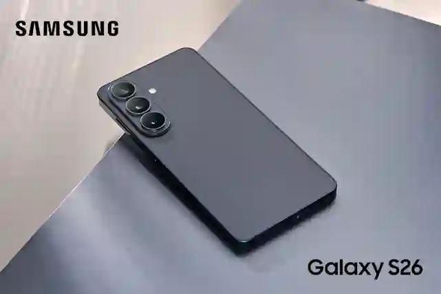 Samsung Galaxy S26 työpöydällä.