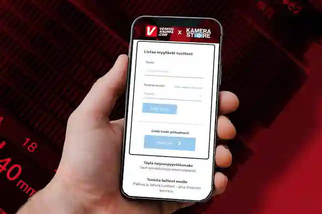 Käsi pitää puhelinta, jossa on tarjouspyyntölomake auki.