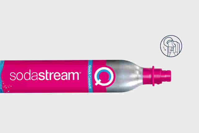 Sodastream kaasupullo ja vieressä logo, että tämä voi vain työntää kiinni.