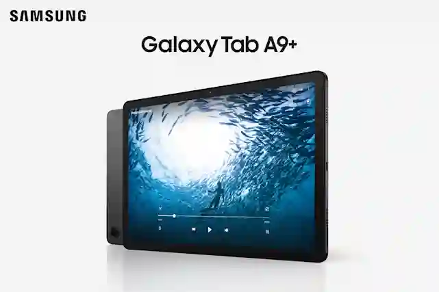 Samsung Galaxy Tab A9+. Tekstien alla kuva tabletista. Näytöllä video sukeltajasta.