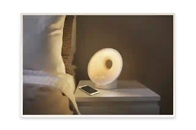 Philips Somneo Connect Sleep & Wake Up Light -herätysvalo yöpöydällä