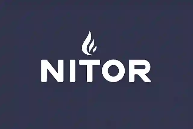 Valkoinen Nitor logo tummansinisellä taustalla.