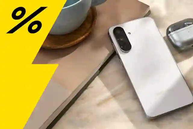 Samsung A-sarjan puhelin ja Samsung Buds -kuulokkeet pöydällä. Vasemmassa reunassa valkoinen alennusprosentti. Samsung yritystarjoukset.