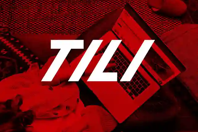 Tili-logo punaisella taustalla.