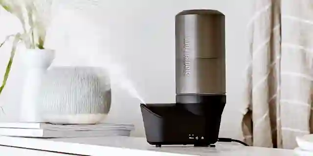 Stadler Formin ilmankostutin pöydällä.