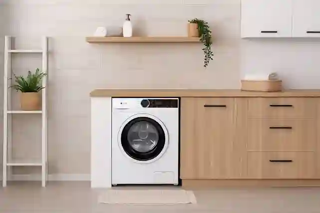 Strömen edestä täytettävä kuivaava pyykinpesukone kodinhoitohuoneessa. Kuvan huone generoitu tekoälyllä.