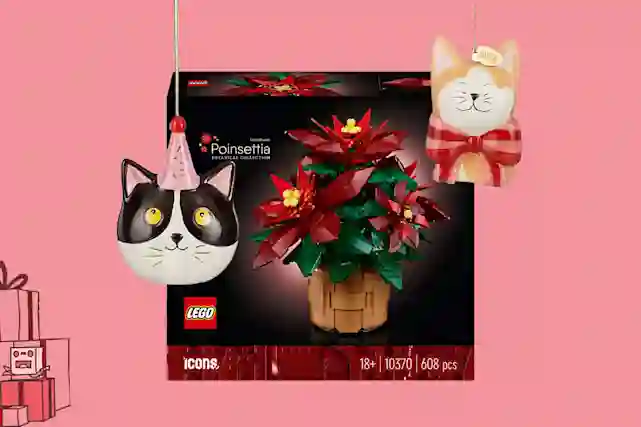 LEGO Poinsettia Botanical Collection -rakennussarja, kissahahmoja ja joululahjoja vaaleanpunaisella taustalla.