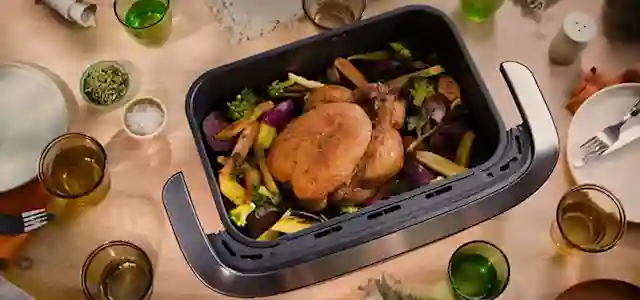 Airfryerin monipuolisia ruoanvalmistusmahdollisuuksia havainnollistava kuva.