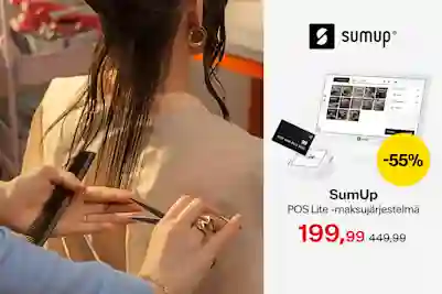 Kampaaja leikkaa hiuksia saksilla. SumUp POS Lite -maksujärjestelmä 199,99 euroa, -55%.