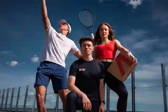 Tennisammattilainen Oskari Paldanius sekä yleisurheilulupaukset Emma Tainio ja Joonas Kumpulainen.