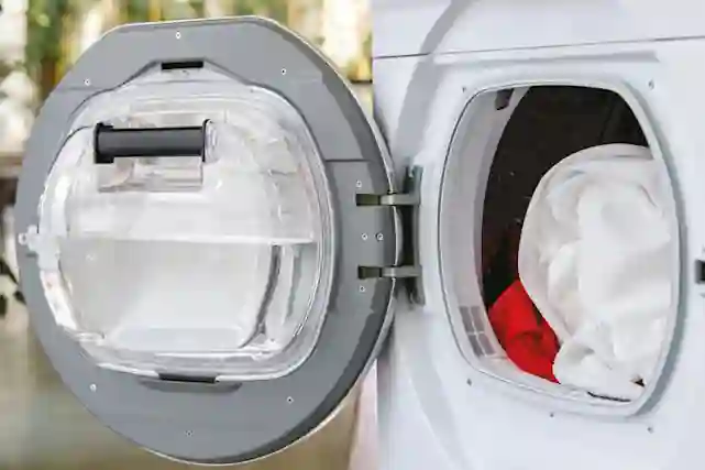 Aquavision-vesisäiliö on Hooverin kuivausrummuissa sijoitettu koneen oven yhteyteen. Veden määrä on helposti nähtävissä, ja vesi on näppärästi napattavissa mukaan hyötykäyttöä vartem. Esim. kukkien kasteluun.