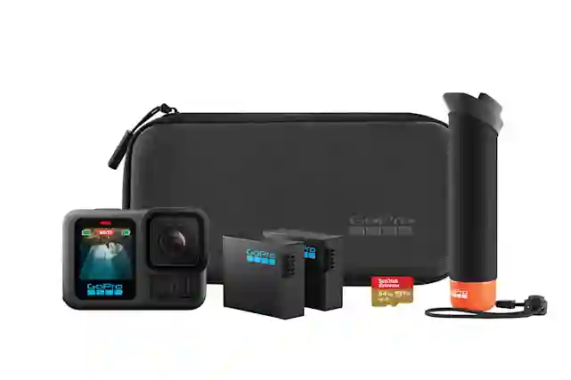 GoPro HERO13 ja erilaisia lisätarvikkeita.