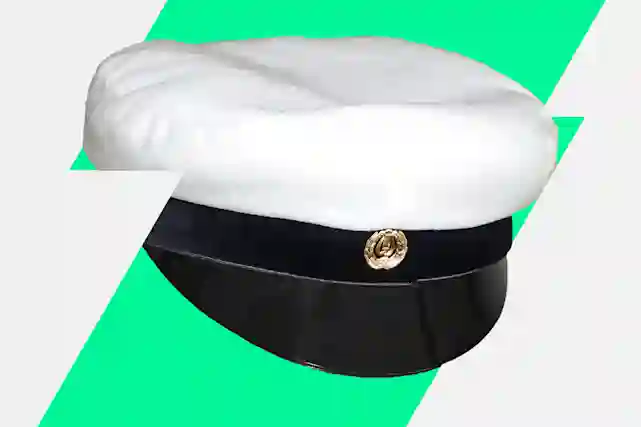 Yo-lakki vihreän salamalaatikon päällä. Varustaudu yo-kirjotuksiin!
