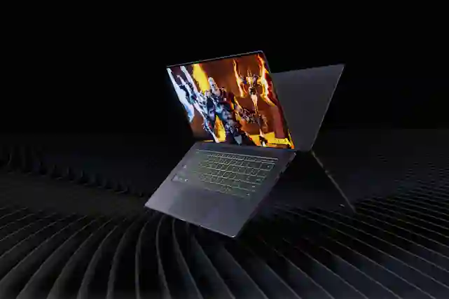 Nvidian Slim gaming -pelitietokone mustalla taustalla.