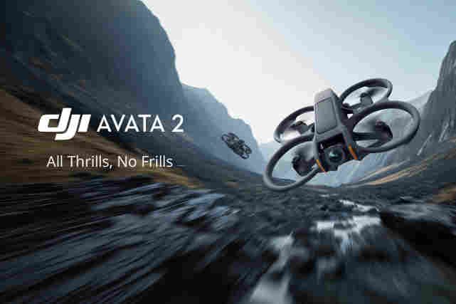 DJI Avata 2 -dronekamera nopeassa lennossa kuvaamassa luontoa. All thrills, No frills.