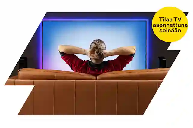 Mies katsoo telkkaria sohvalla ja pitää käsiään niskansa takana. Keltainen pallura vieressä, jossa teksti:"Asennus seinälle 99,99 €". Tutustu tv ja video tuotteisiin!