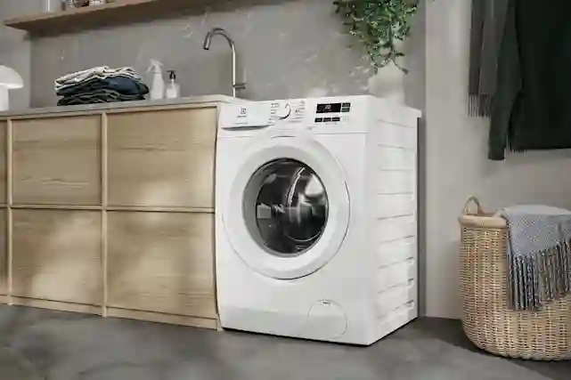 Electrolux pyykinpesukone kodinhoitohuoneessa.