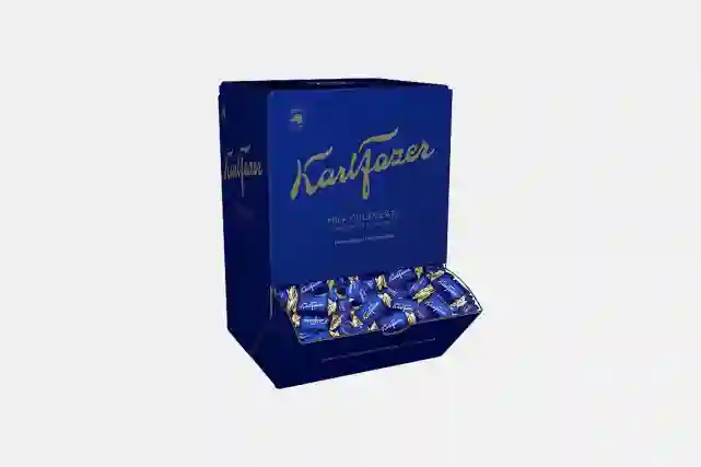 Kuvassa 3 kg Karl Fazer Maitosuklaa -suklaakonvehtlaatikko.