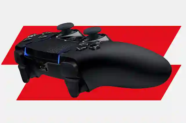 Sony DualSense Edge peliohjain, musta punaisella taustalla.