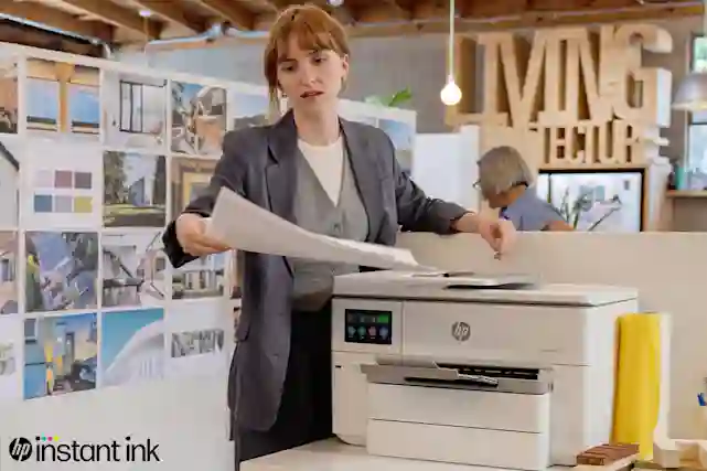 HP OfficeJet Pro 9730e Wide Format All-in-One -A3 monitoimitulostin toimistotilassa