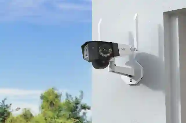 Reolink Duo 2 LTE -akkukäyttöinen valvontakamera asennettu ulkoseinälle.