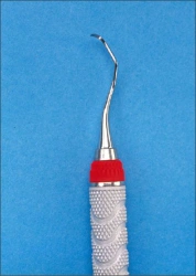 La figure 11 montre une curette Gracey 15/16