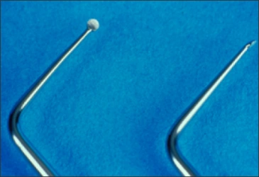 La figure 35 montre deux pointes de curette de débridement différentes