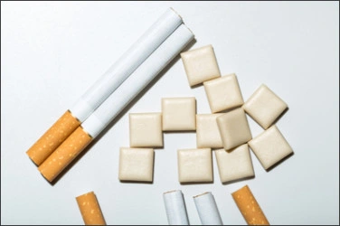 Photo montrant un exemple de gomme et de pastilles de nicotine