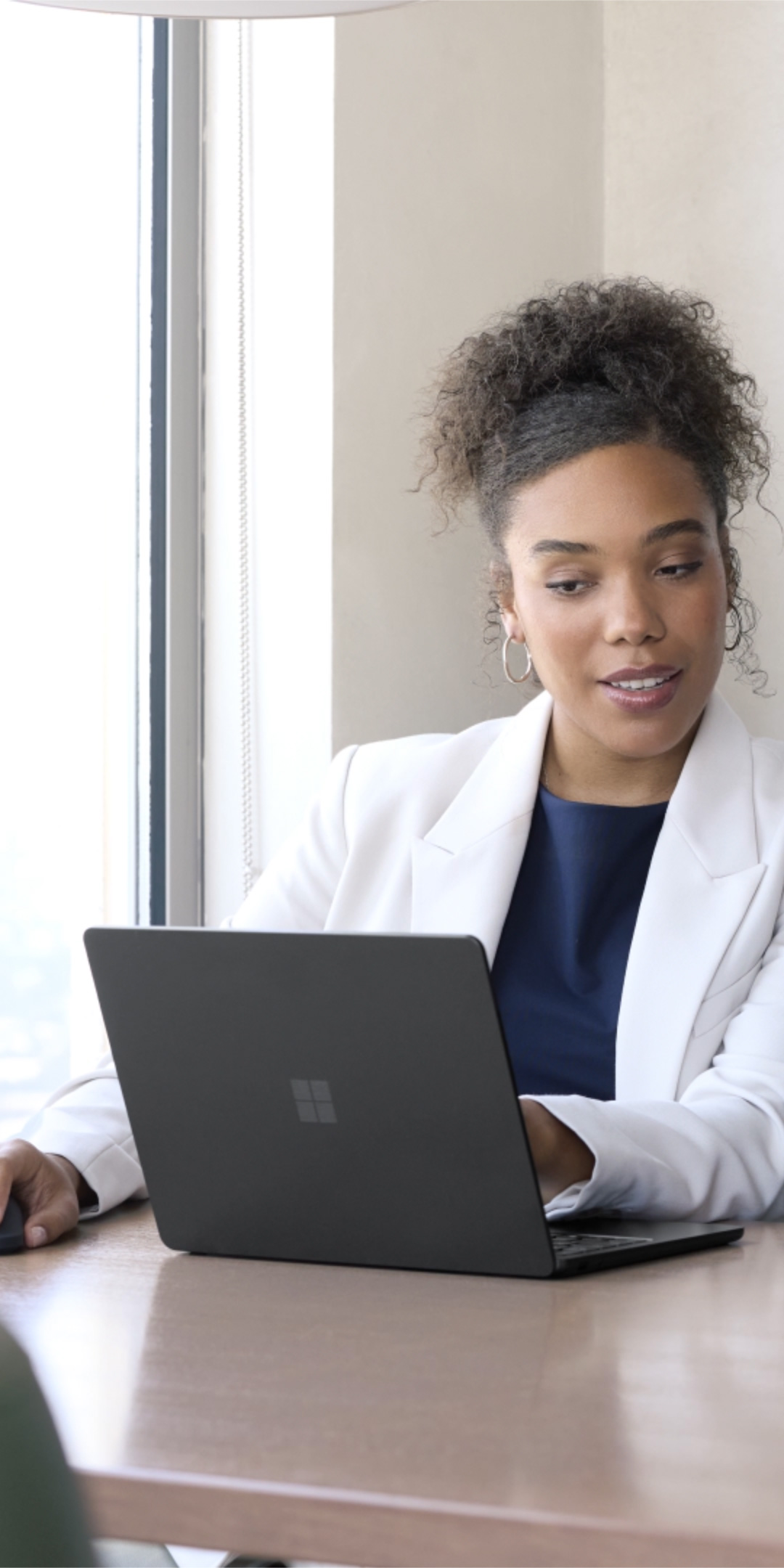 MSFT-SCom-Lapotop-Scrolling-Slides-Modern-Video-Item4-Mobile-Poster-1080x2160-0901