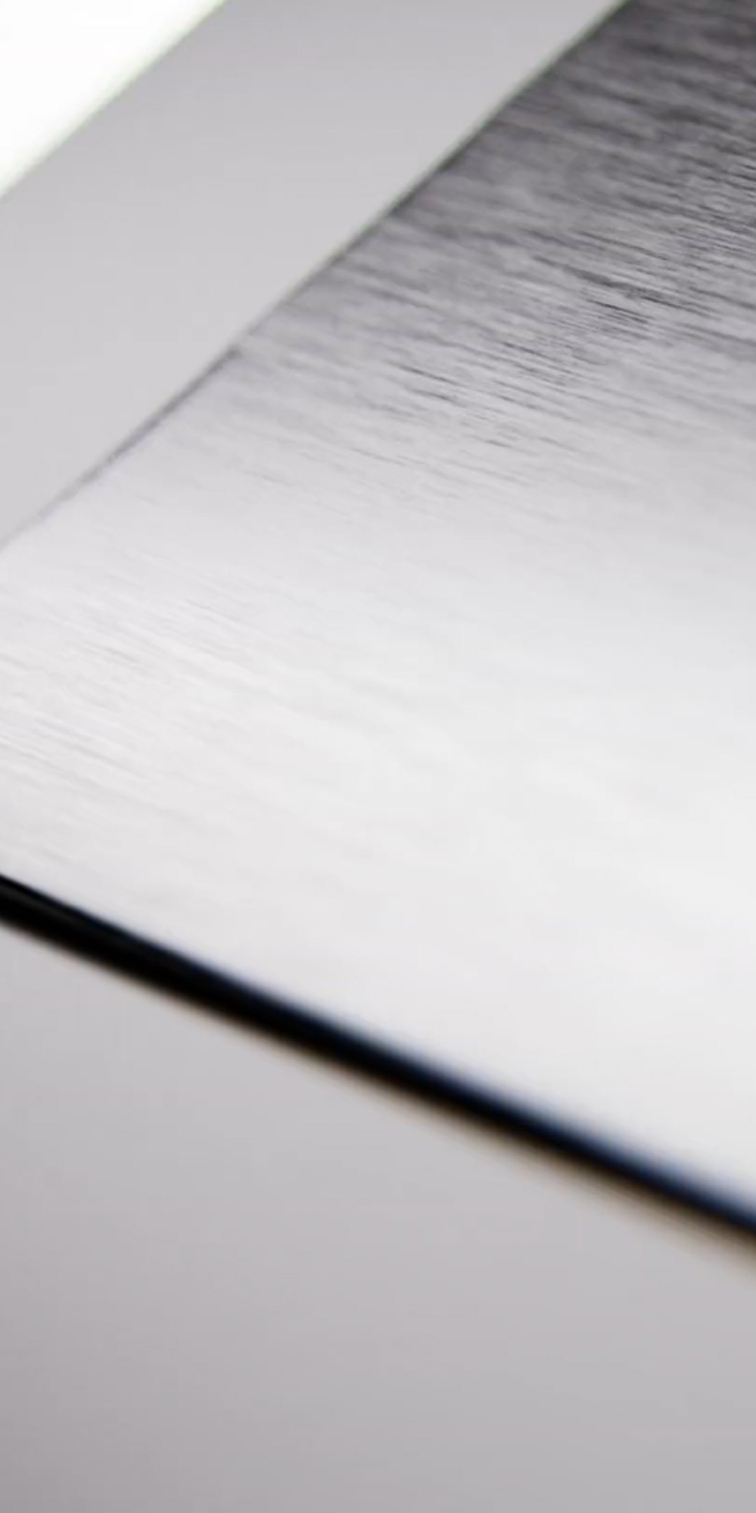 MSFT-SCom-Lapotop-Scrolling-Slides-Built-to-Last-Mobile-Item3-Poster-1080x2160-0901