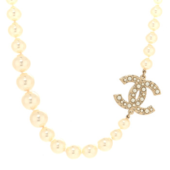Chanel short length pearl necklace
