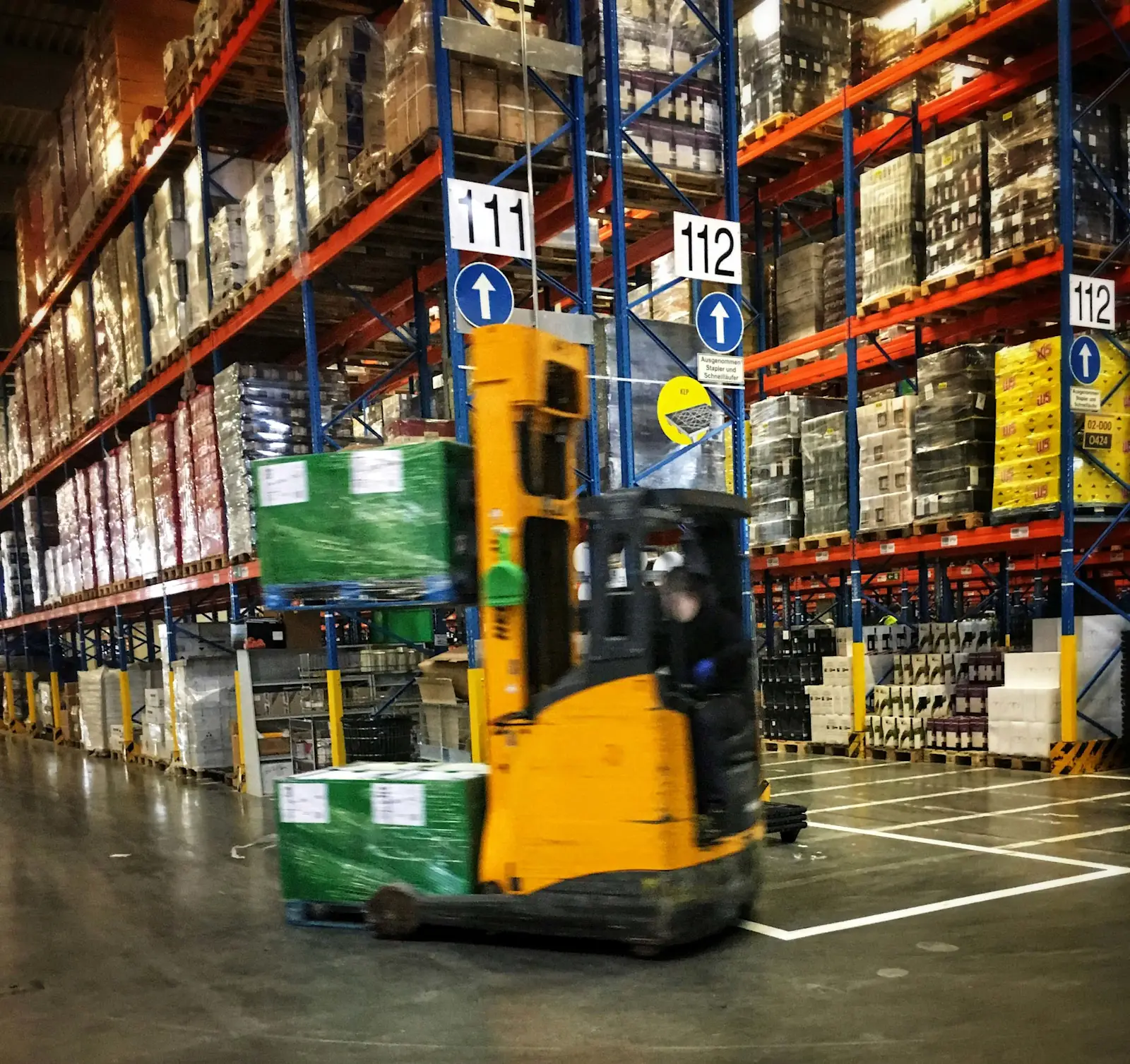 What Is the Difference Between a Warehouse and a Distribution Center?